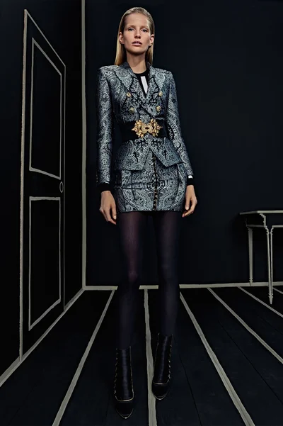 Look 16